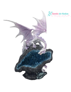 Dragón sobre roca, con luz